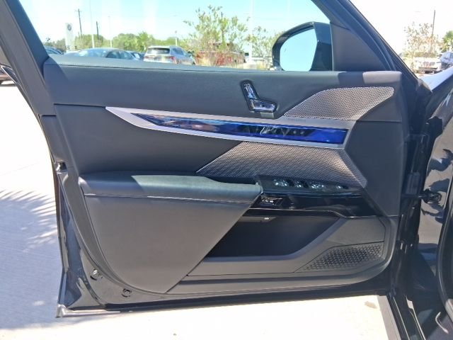 Used 2023 Black BMW 740i image 14