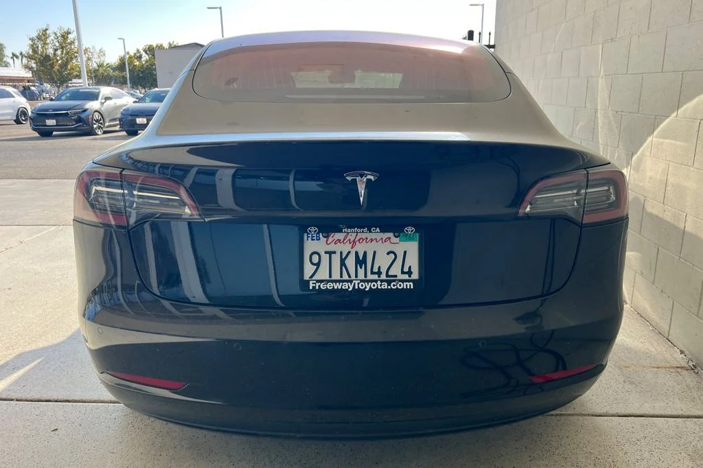 Used 2018  Tesla Mid Range image 7