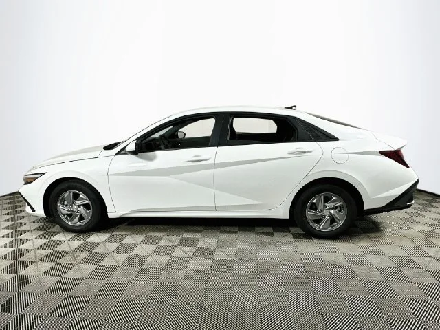 New 2026 Hyundai ELANTRA SE