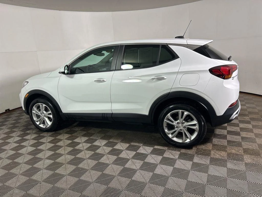Used 2023 Summit White Buick Preferred image 10