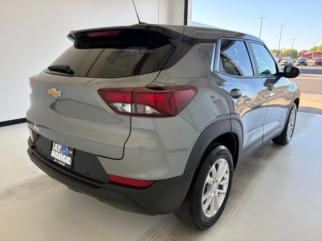 Used 2025 Gray Chevrolet LS image 19