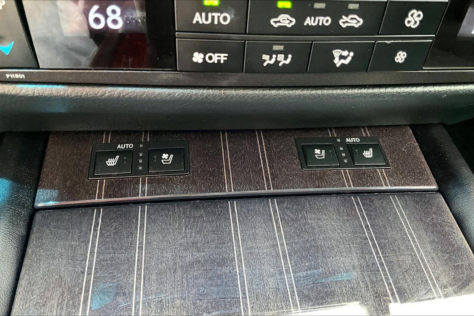 Used 2019 Eminent White Pearl Lexus  image 34
