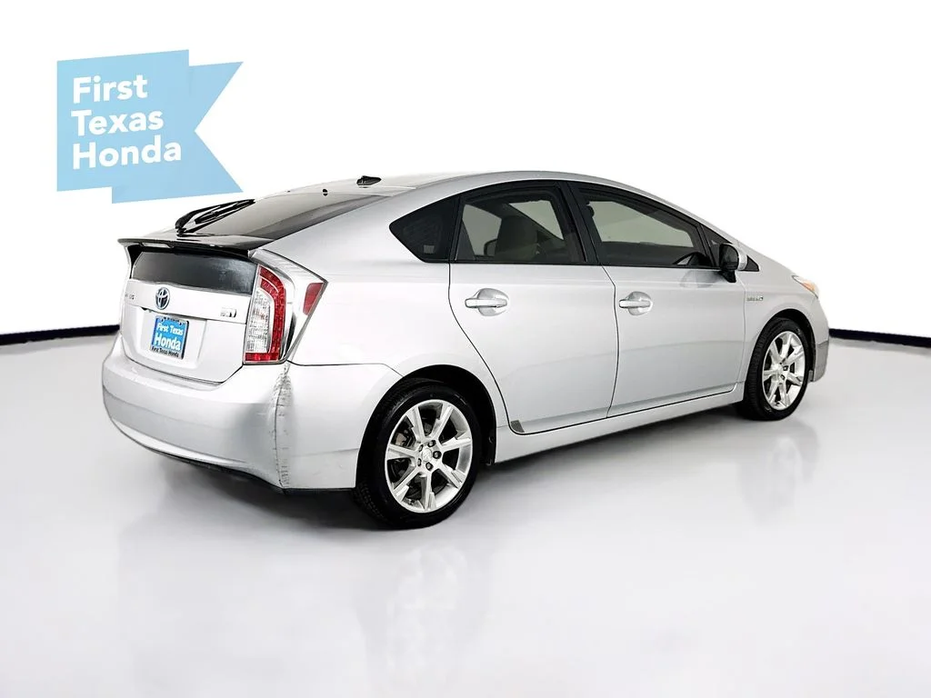 Used 2014 Classic Silver Metallic Toyota Three image 7