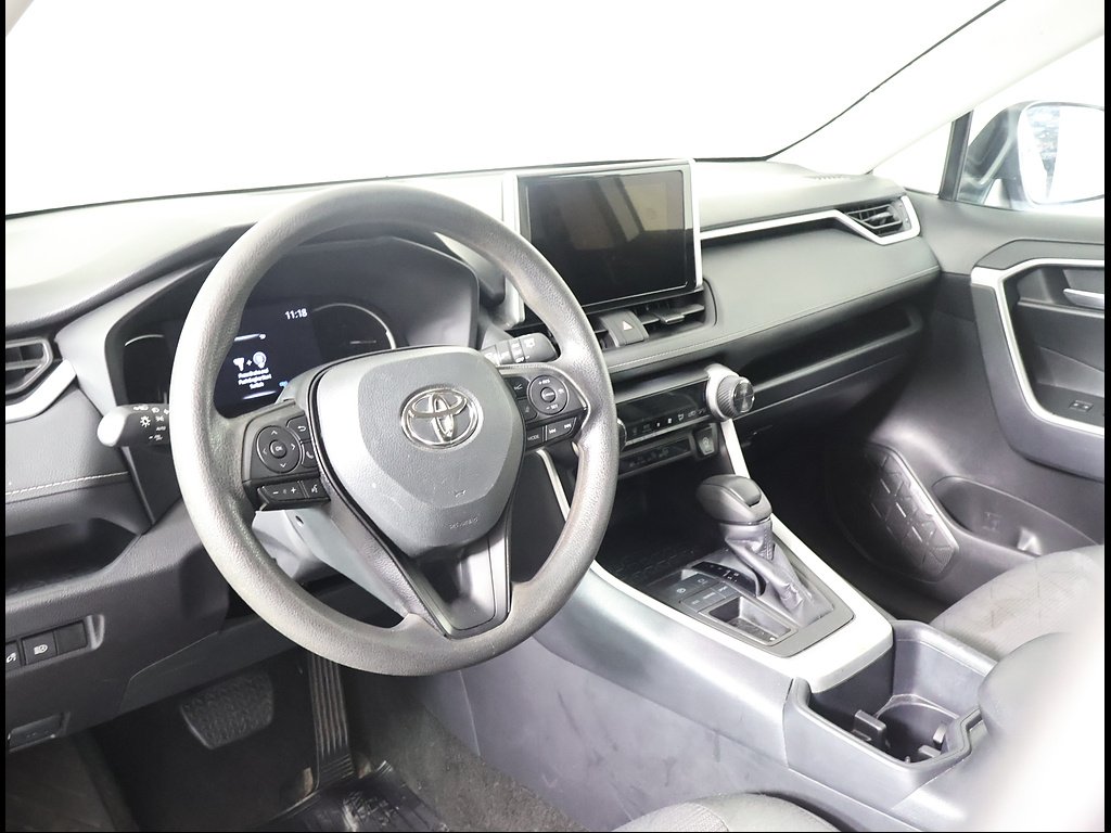 Used 2025 Ice Cap Toyota XLE image 6