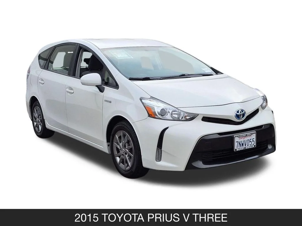 Used 2015 White Toyota Three image 2