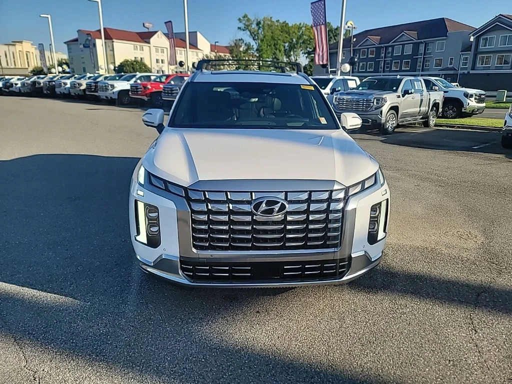Used 2023 White Hyundai Calligraphy image 2