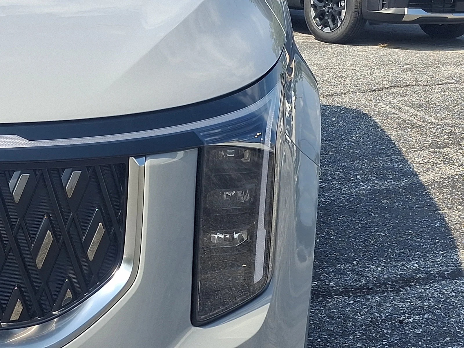 New 2027 White Kia LX image 8