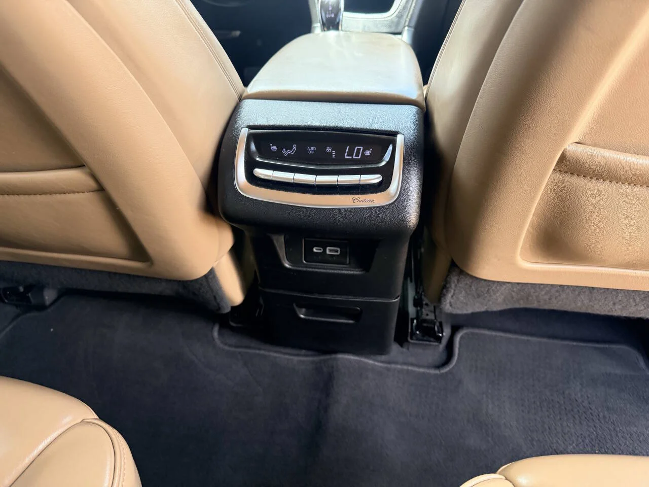 Used 2021 White Cadillac Premium Luxury 4x4 4dr SUV image 33
