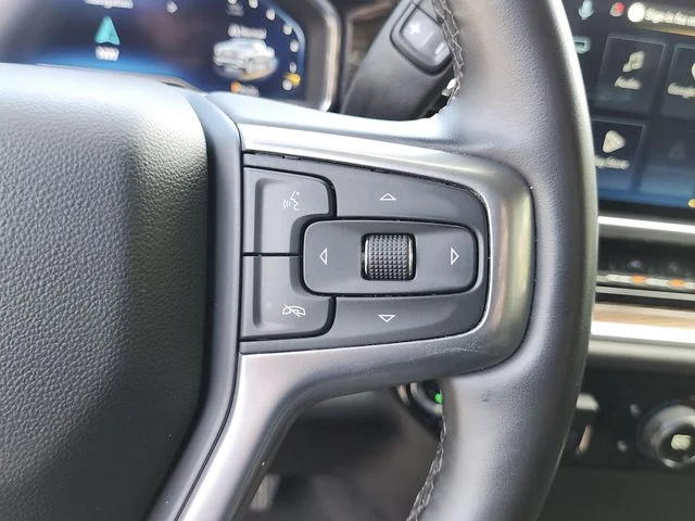 Used 2025 White Chevrolet LT image 35