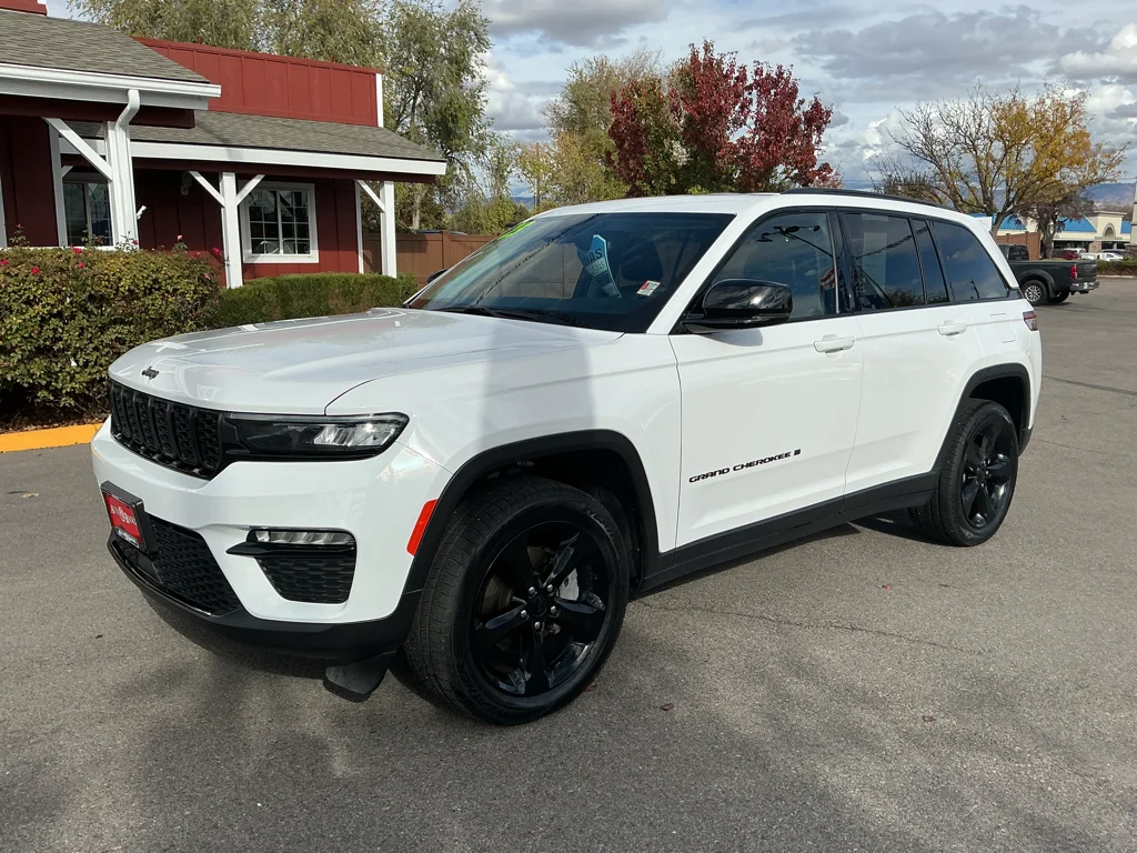 Used 2023 Bright White Clearcoat Jeep Limited image 1