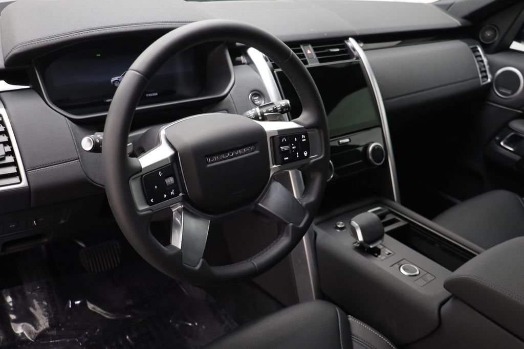 Used 2025 Gray Land Rover S image 6