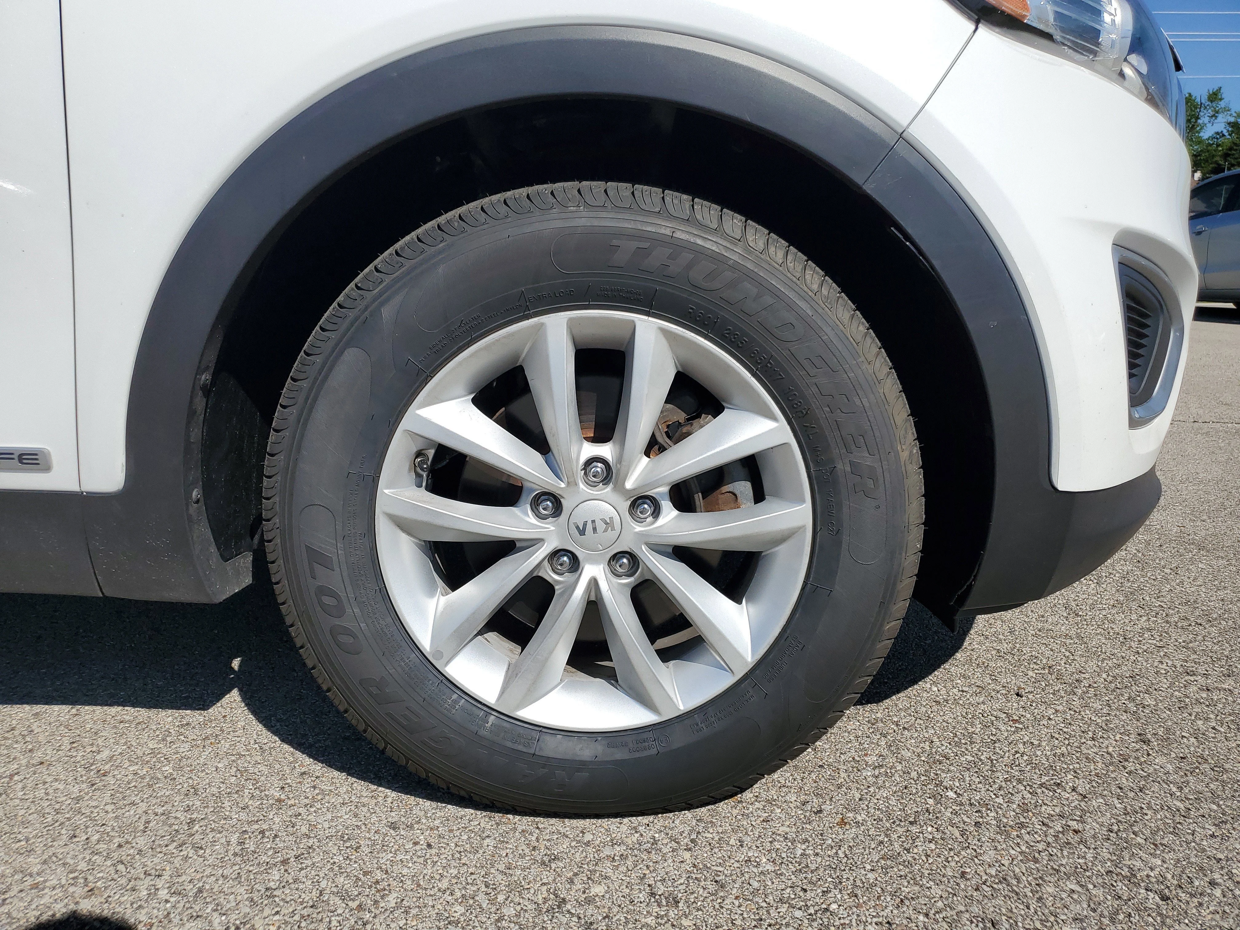 Used 2018 Snow White Pearl Kia LX V6 image 7