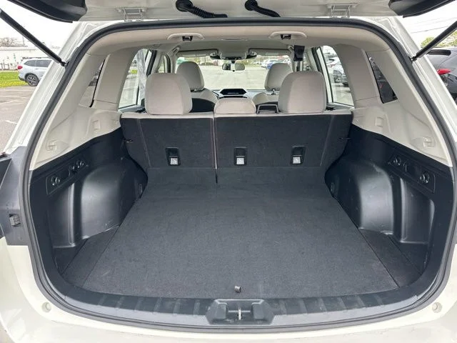 Used 2022 White Subaru Base image 12