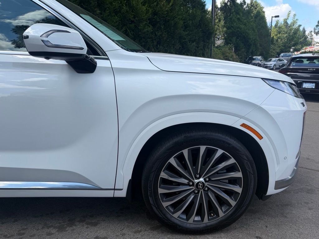 Used 2024 Hyper White Hyundai Calligraphy image 3