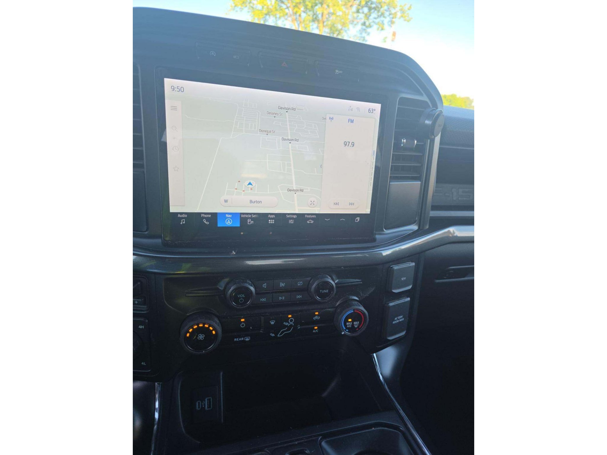Used 2023 Oxford White Ford XLT image 5
