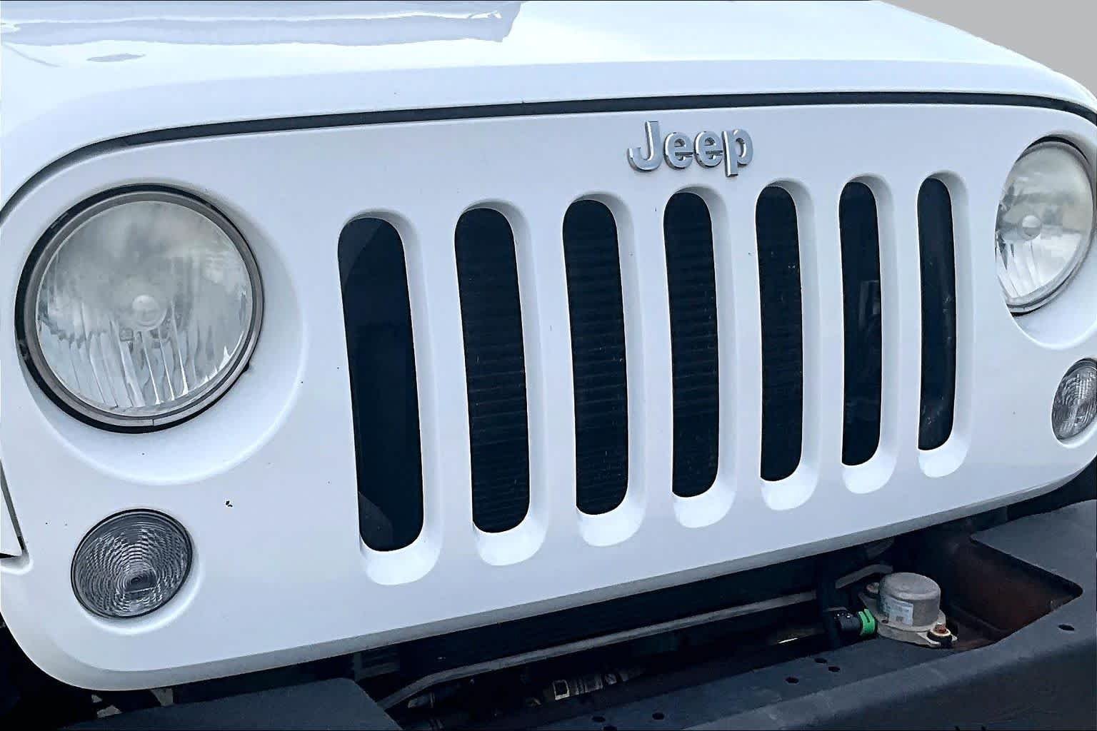 Used 2014 Bright White Clearcoat Jeep Sport image 28