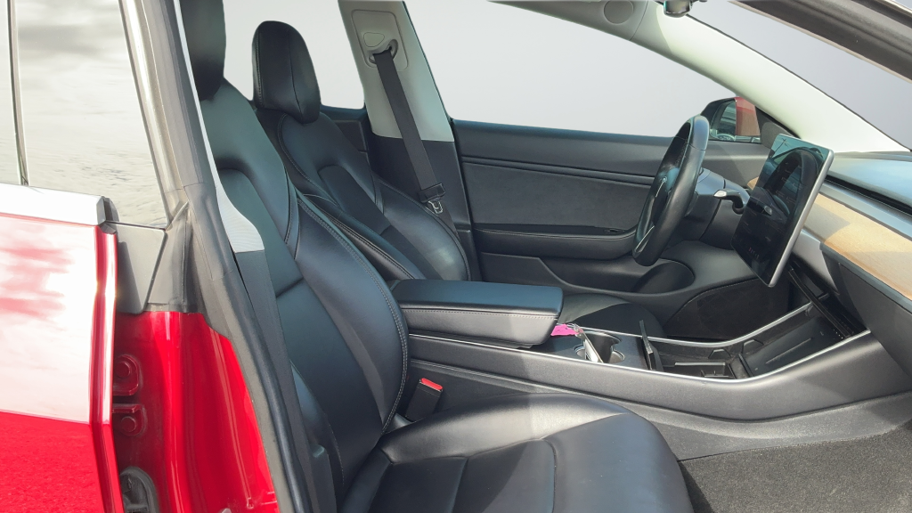 Used 2018  Tesla Long Range image 20
