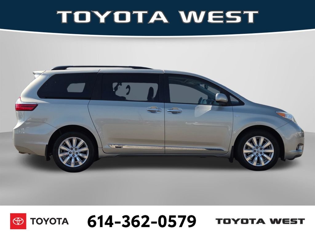 Used 2017  Toyota XLE image 4