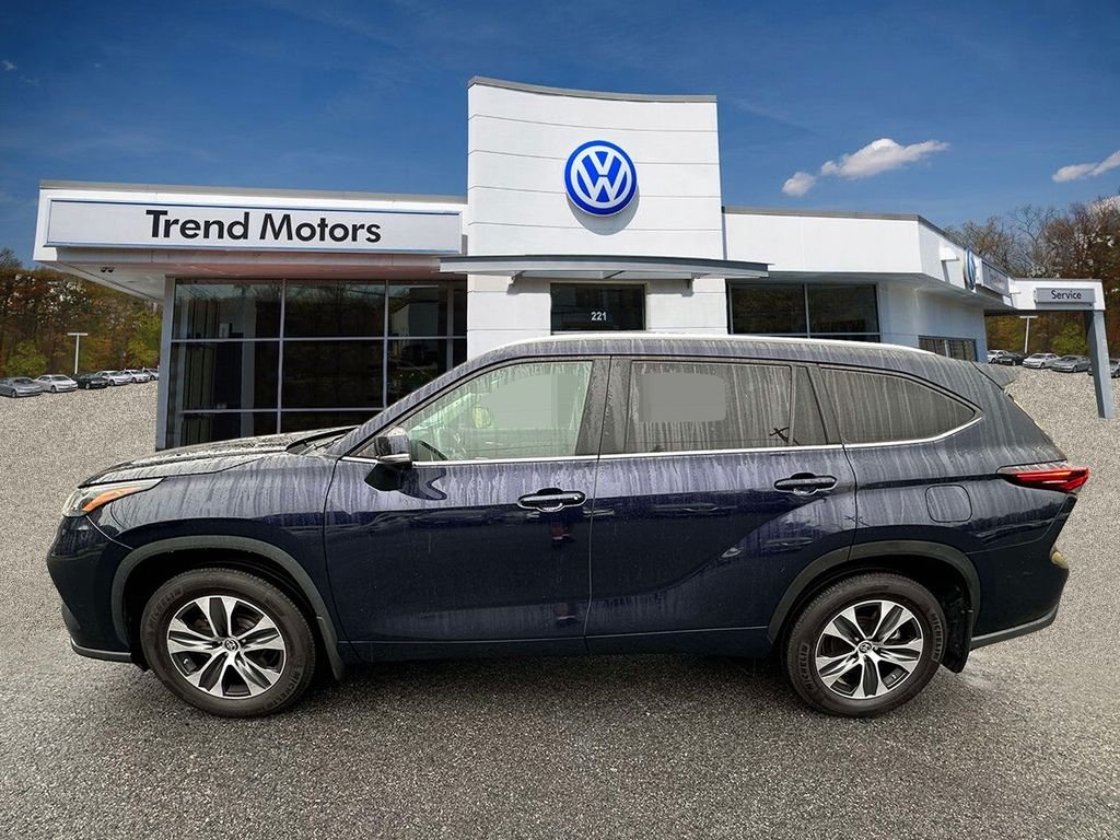 Used 2024  Toyota XLE image 7