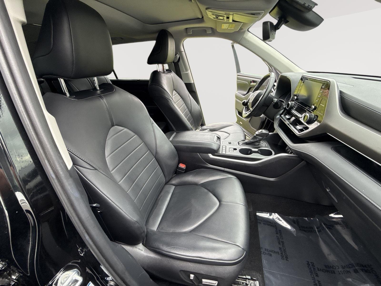 Used 2020 Midnight Black Metallic Toyota XLE image 30