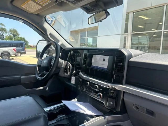 Used 2025 Oxford White Ford XLT image 6