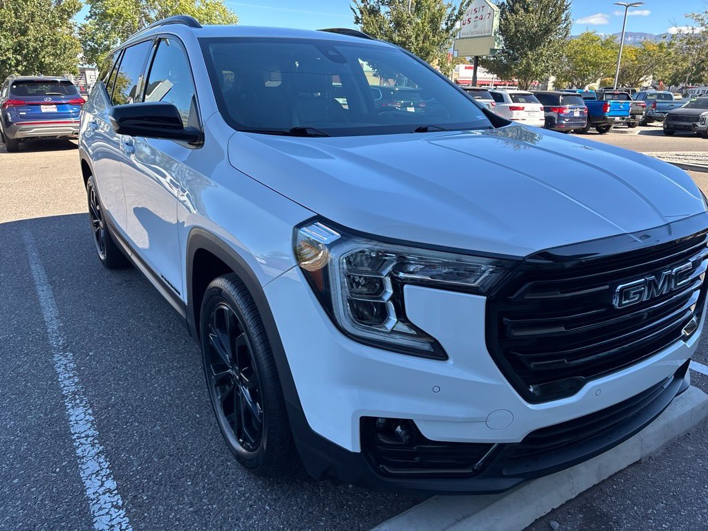 Used 2022 White GMC SLT image 1