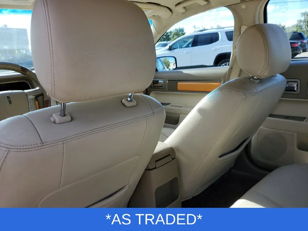 Used 2008 Beige Lincoln Base image 27