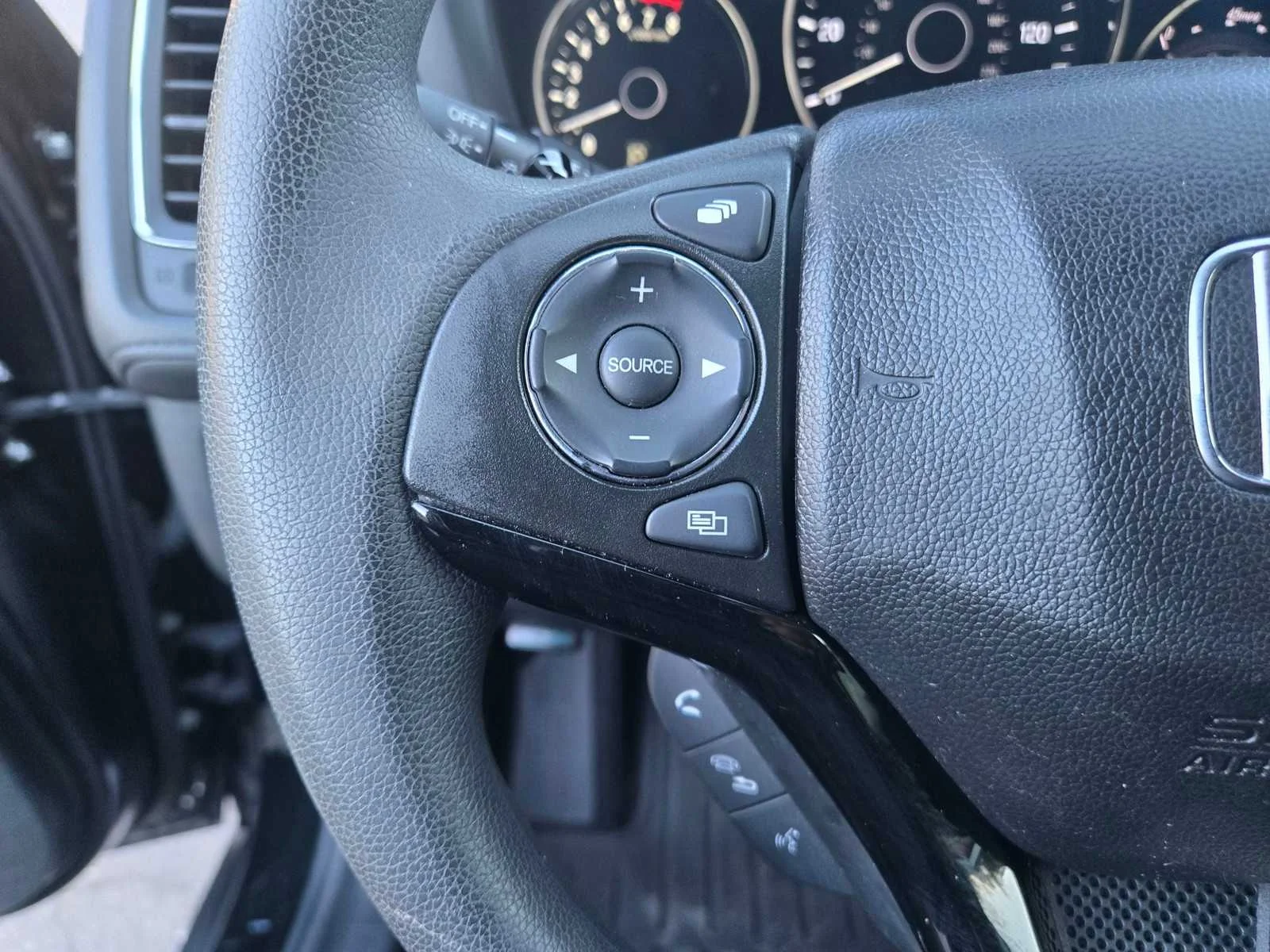 Used 2018  Honda EX image 23