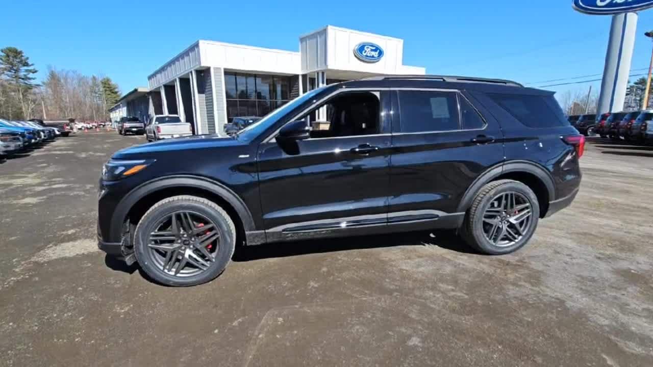 New 2026 Agate Black Metallic Ford ST-Line image 4