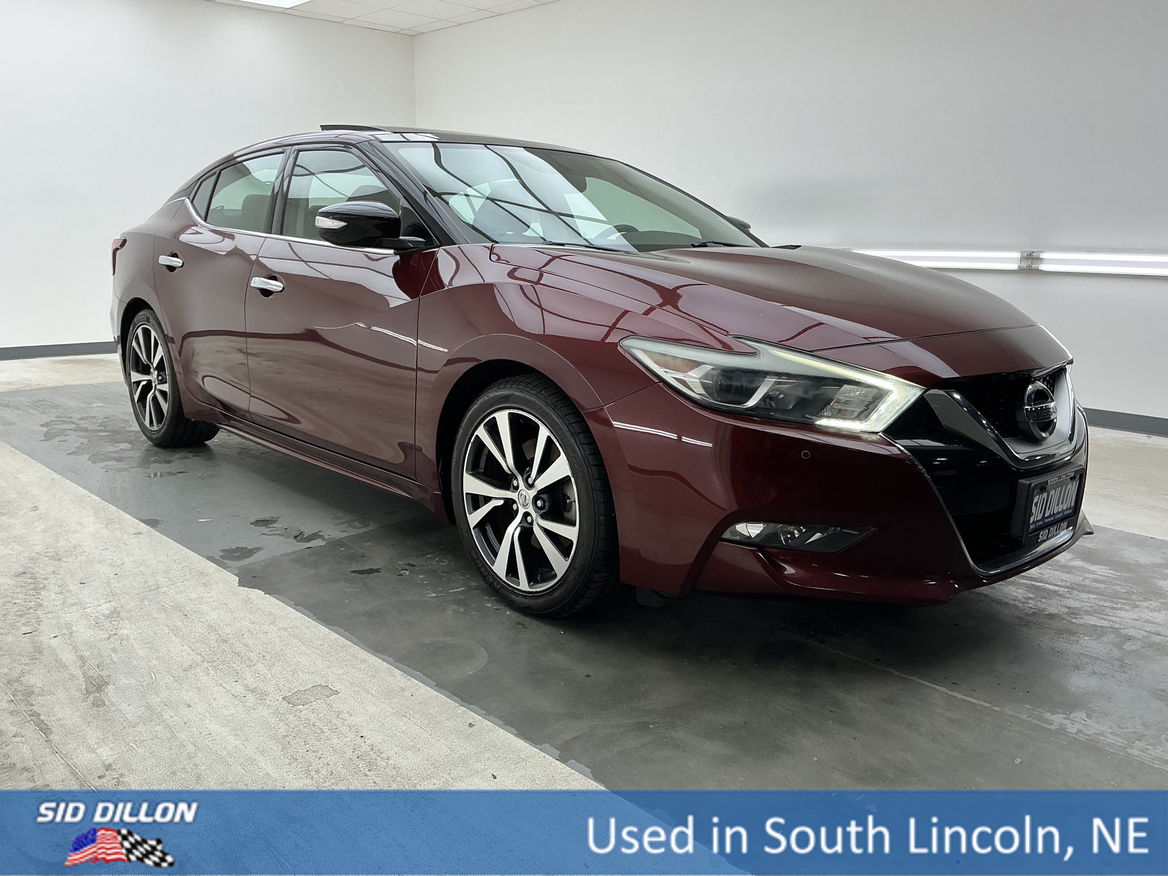 Used 2017 Coulis Red Nissan SL image 3
