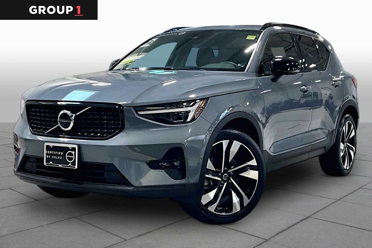 2023 Volvo XC40 Ultimate Dark Theme