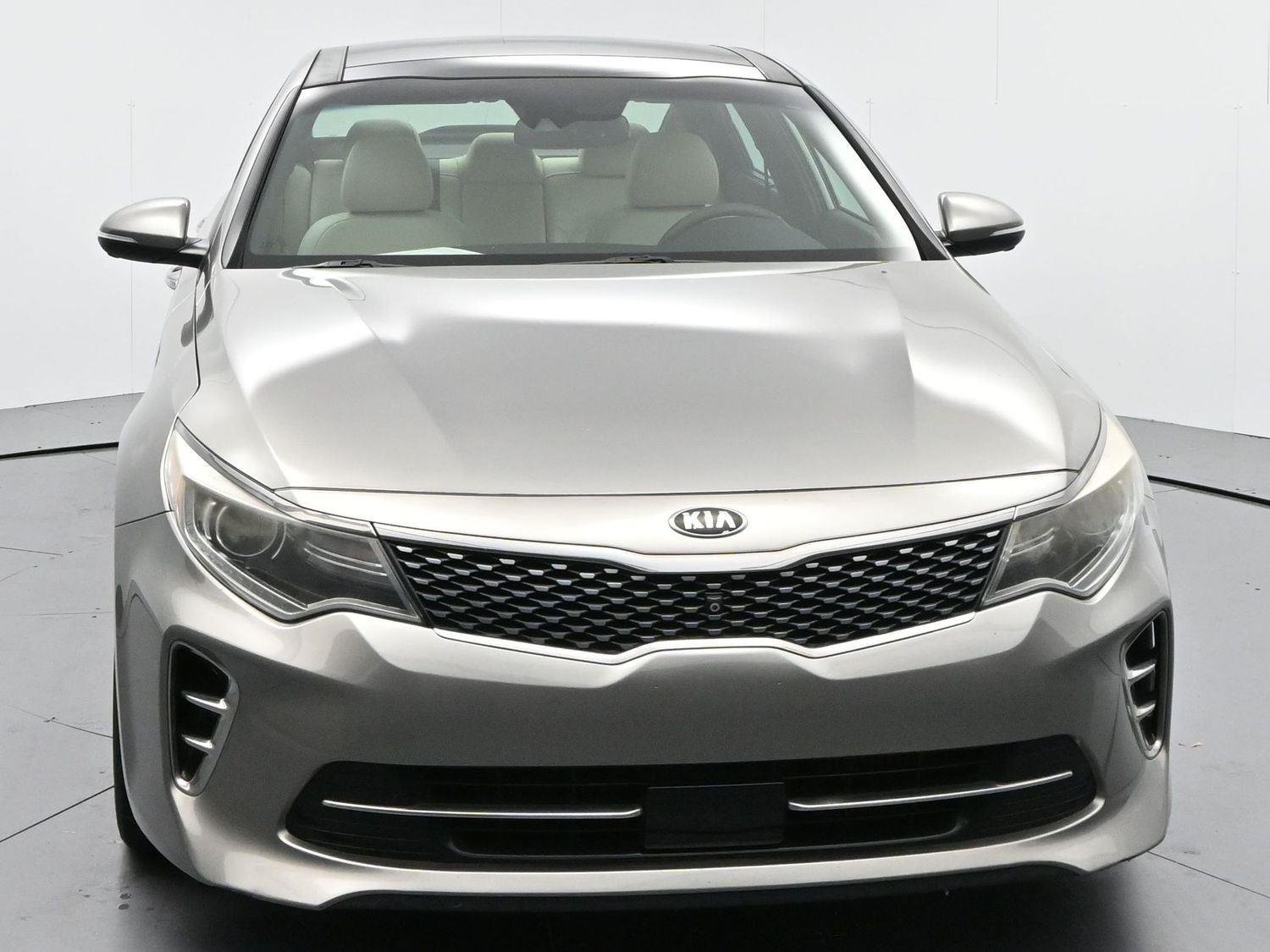 Used 2016 Titanium Silver Kia SXL Turbo image 2