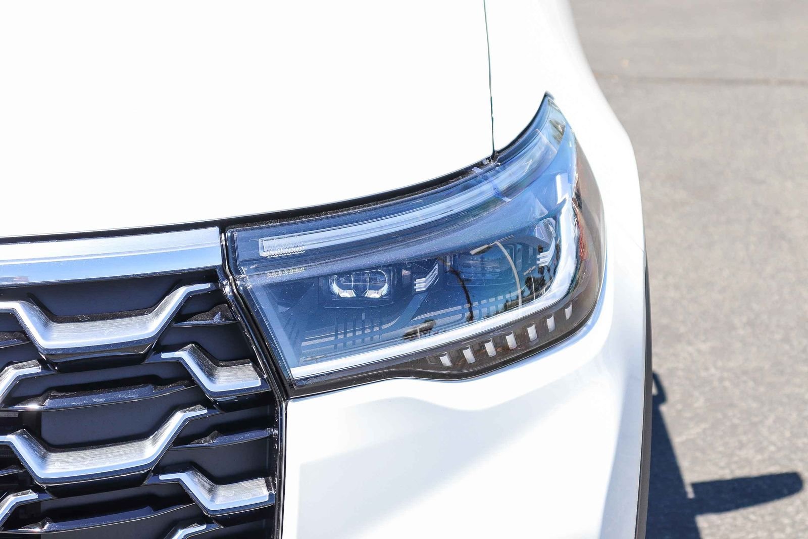 New 2026 Star White Metallic Tri-Coat Ford Platinum™ image 10