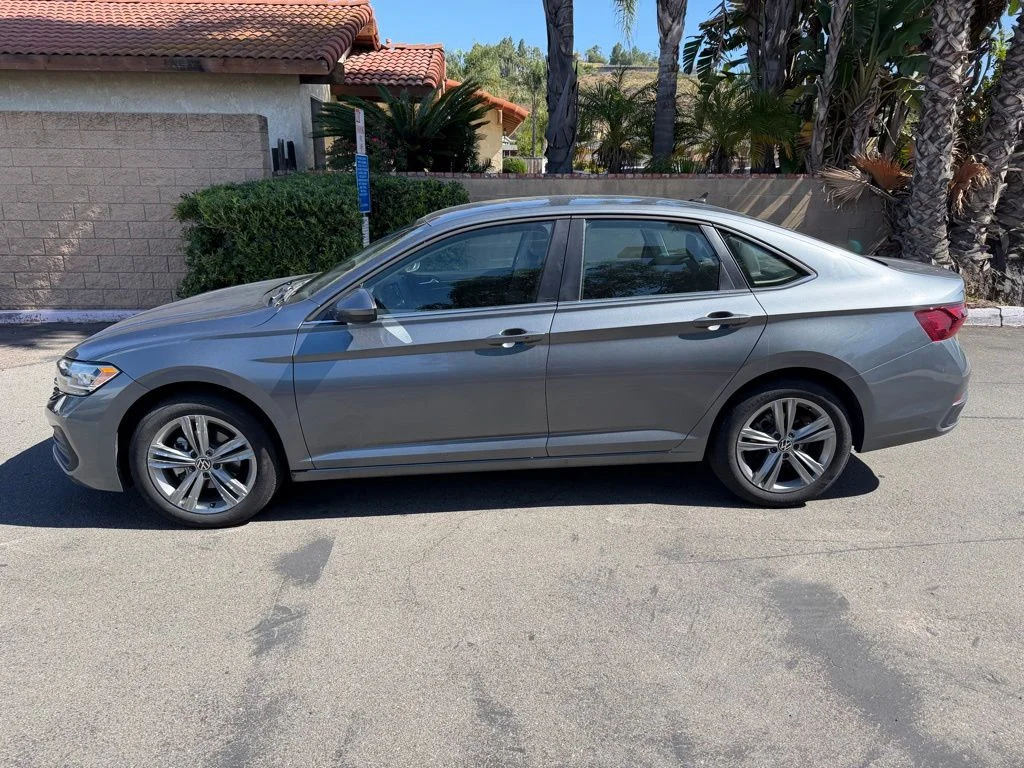 Used 2024 Gray Volkswagen 1.5T SE image 7