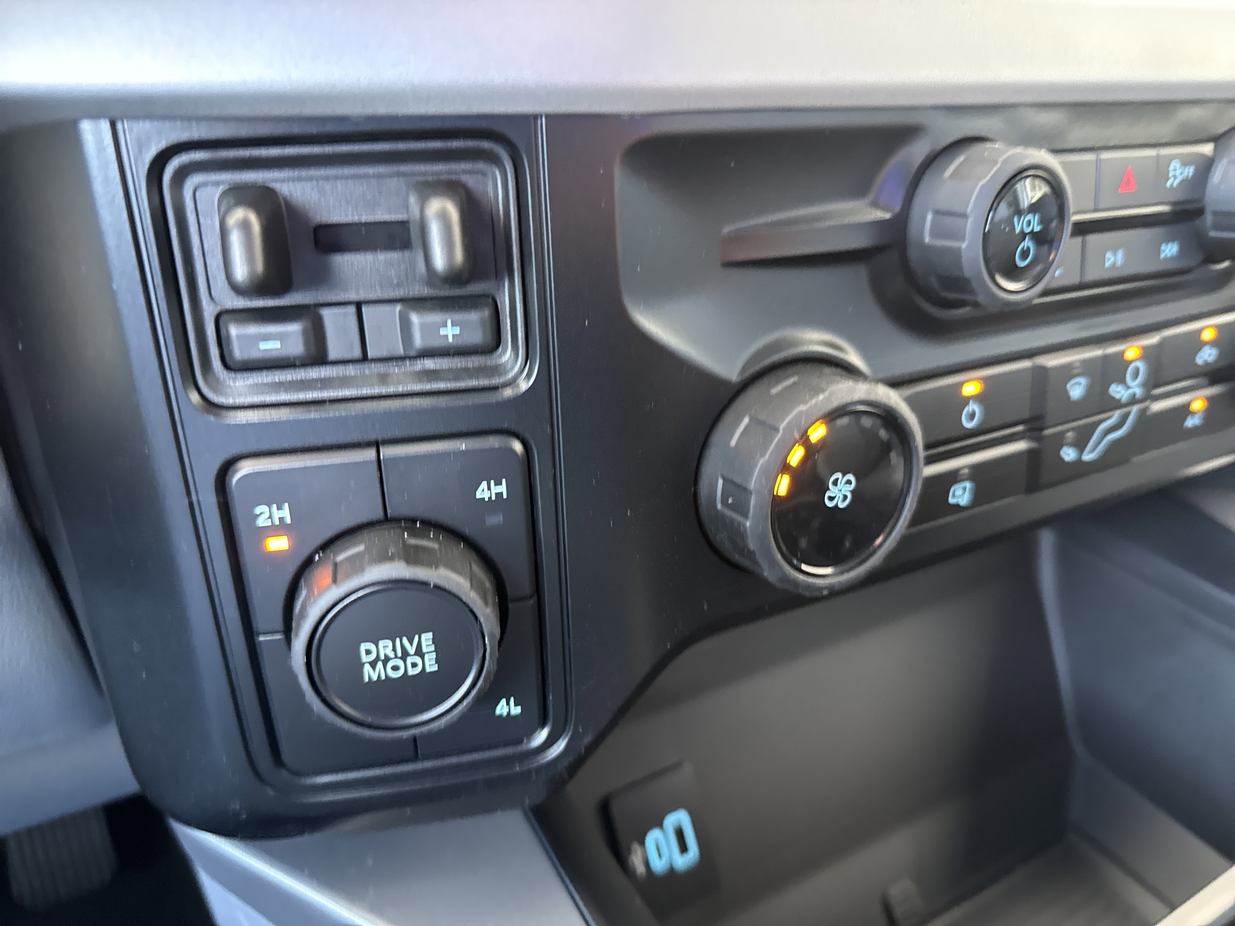 2026 Ford F-350 Super Duty XLT - Photo 24