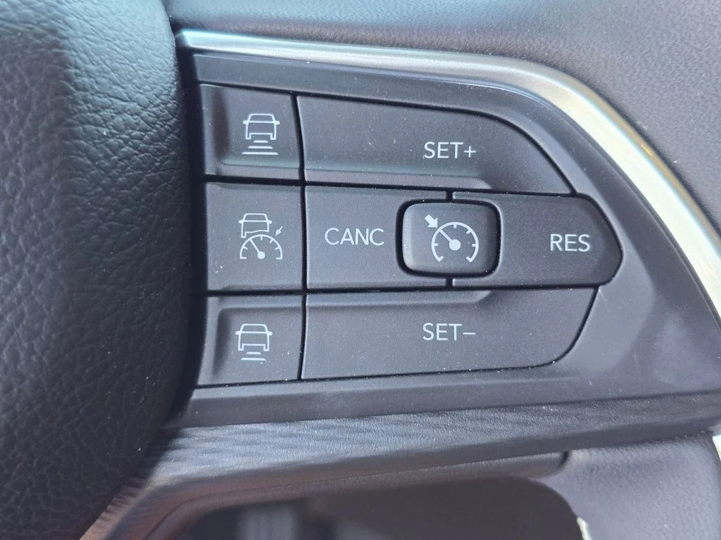 Used 2025 White Jeep Altitude X image 23