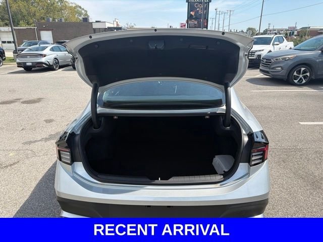Used 2026 Silver Hyundai Blue image 29