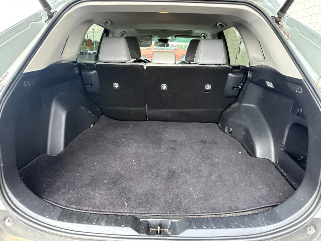 Used 2021  Toyota XLE Premium image 27