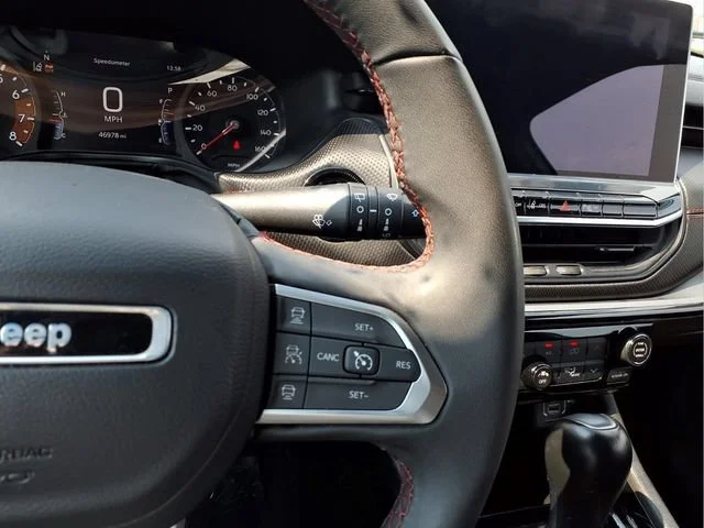 Used 2025  Jeep Trailhawk image 10