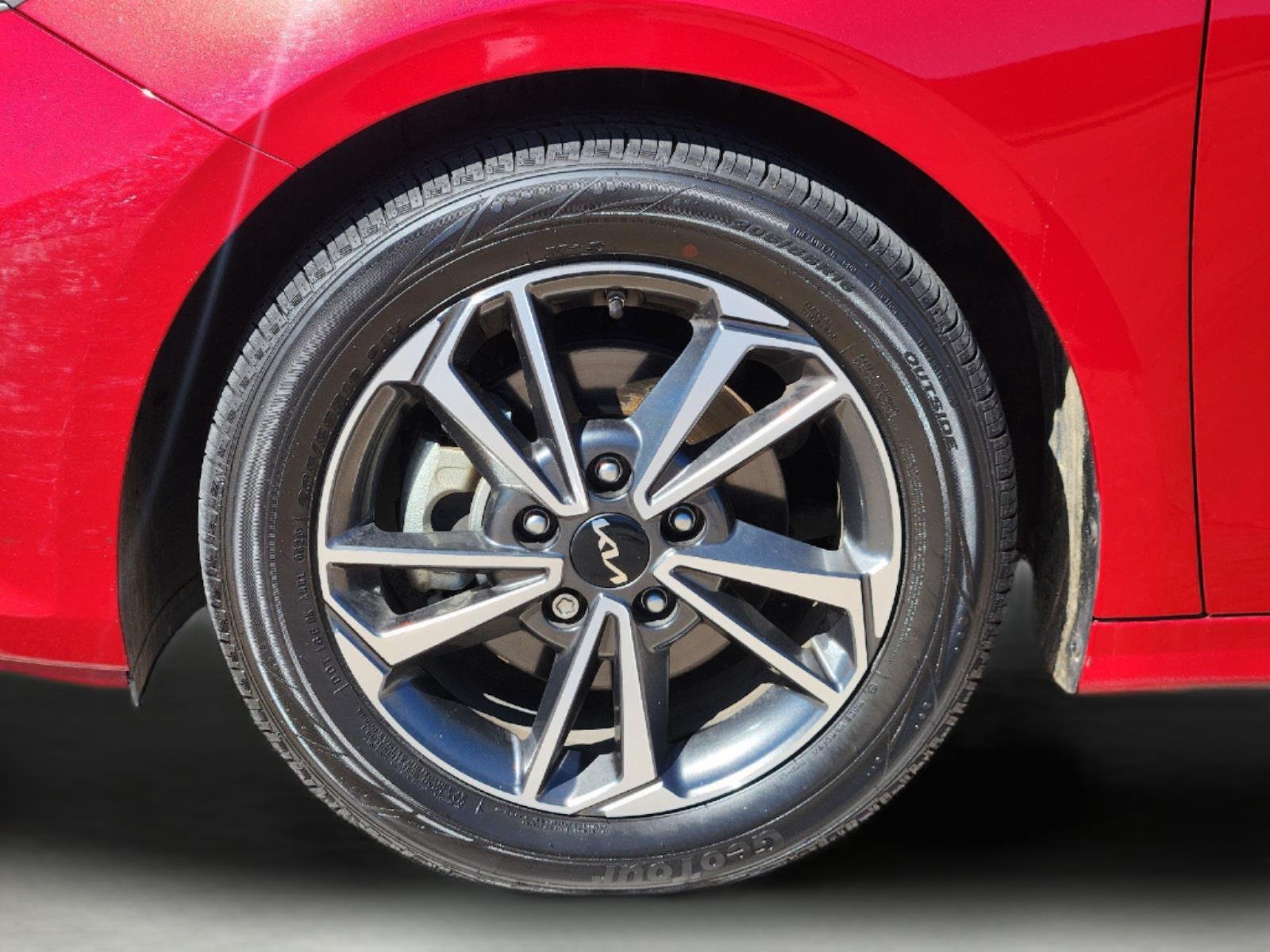 Used 2022 Currant Red Kia LXS image 9