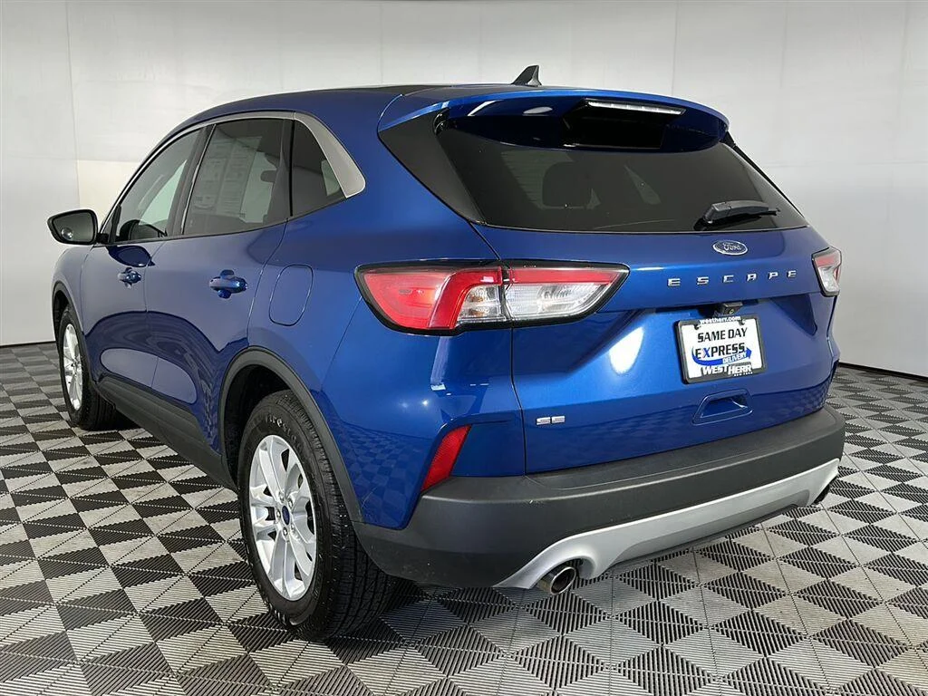 Used 2022 Atlas Blue Ford SE image 3
