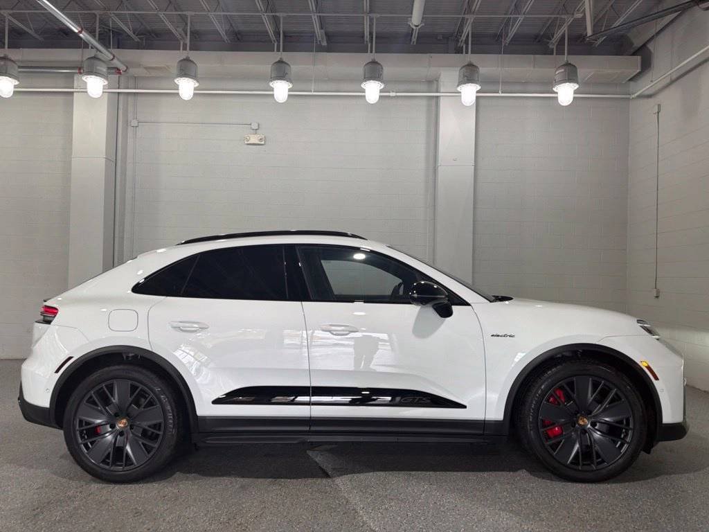 2026 Porsche Macan GTS - Photo 8