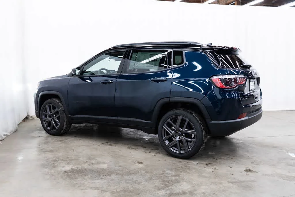 New 2026 Fathom Blue Pearl-Coat Exterior Paint Jeep Limited Altitude image 4