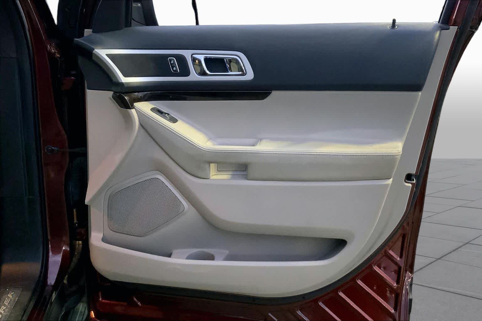 Used 2015 Bronze Fire Metallic Tinted Clearcoat Ford Limited image 20