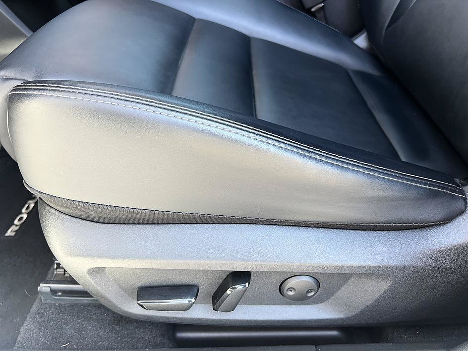 Certified Used 2023 Pearl White Tricoat/Super Black Nissan SV image 22
