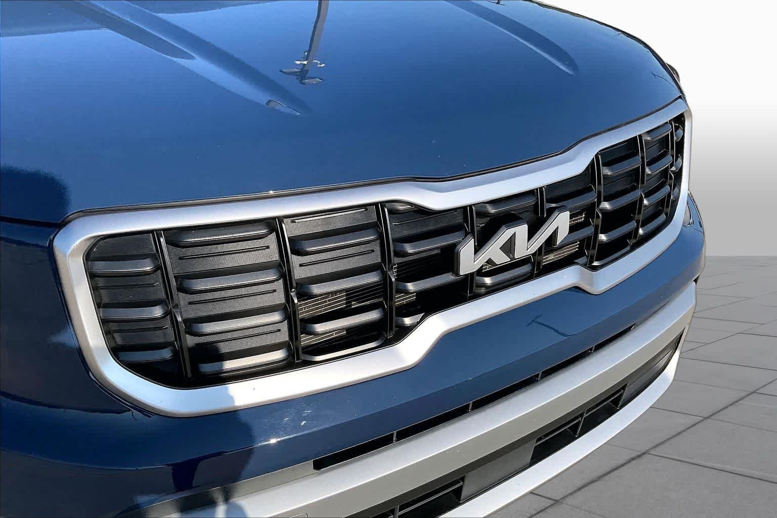 Used 2025 Midnight Lake Blue Kia S image 29