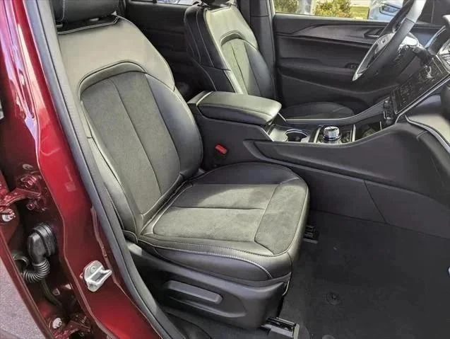 2025 Jeep Grand Cherokee Altitude - Photo 36