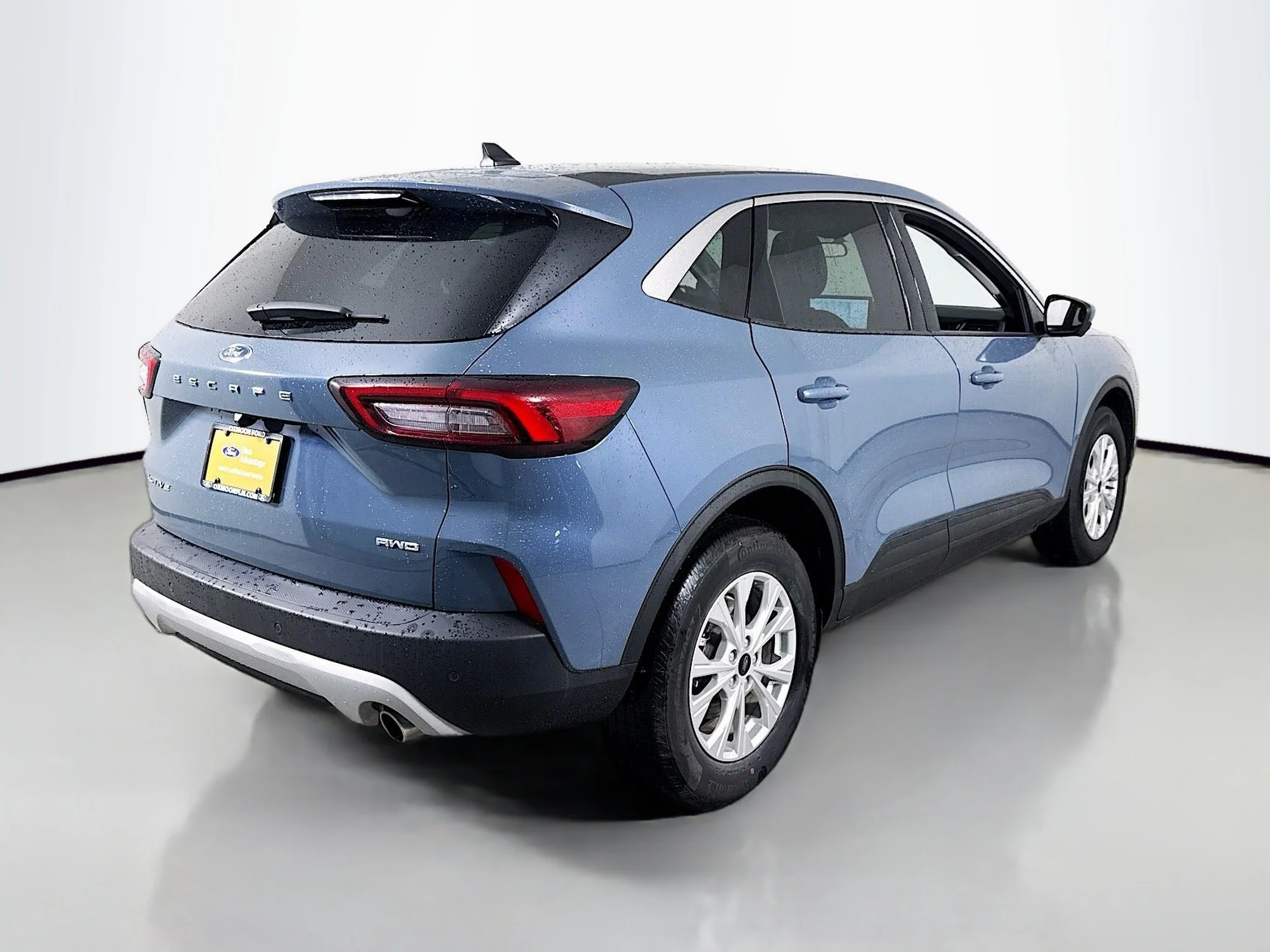 Used 2023 Vapor Blue Metallic Ford Active image 7