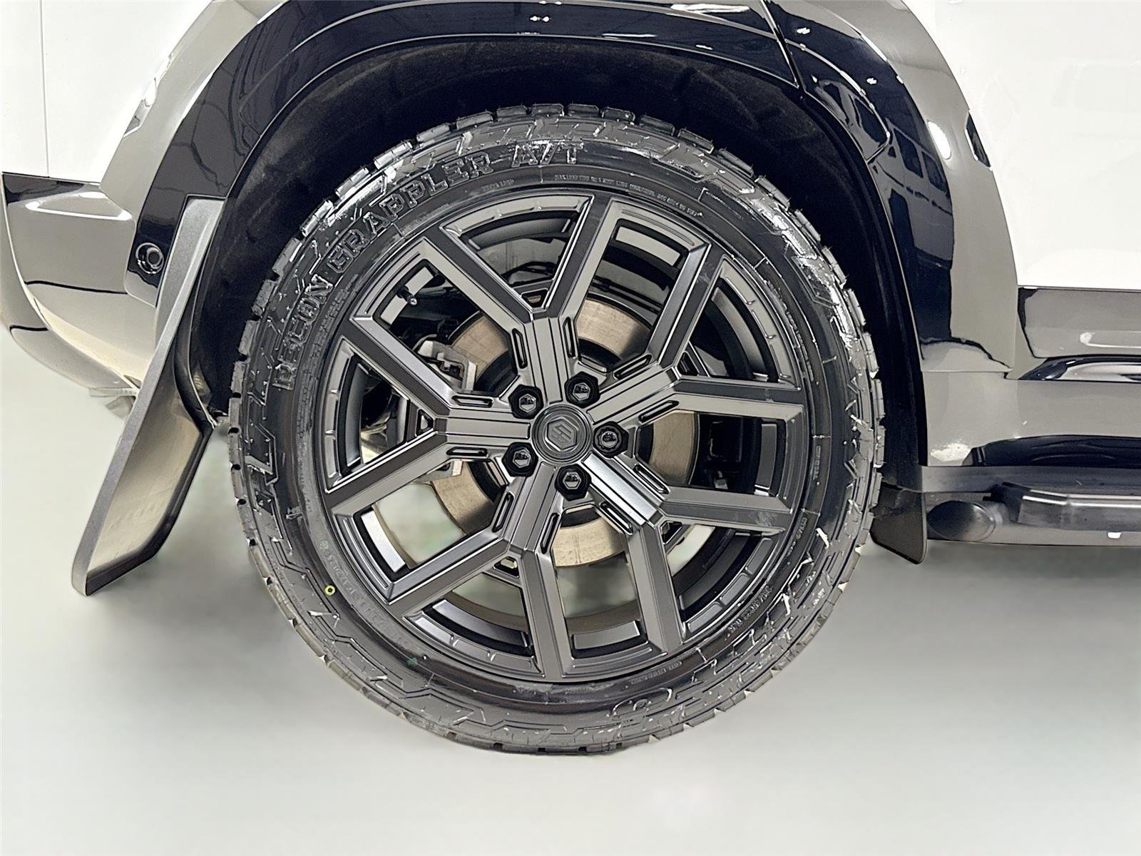 Used 2026 Fuji White Land Rover X-Dynamic SE | Urban Widetrack Build image 36