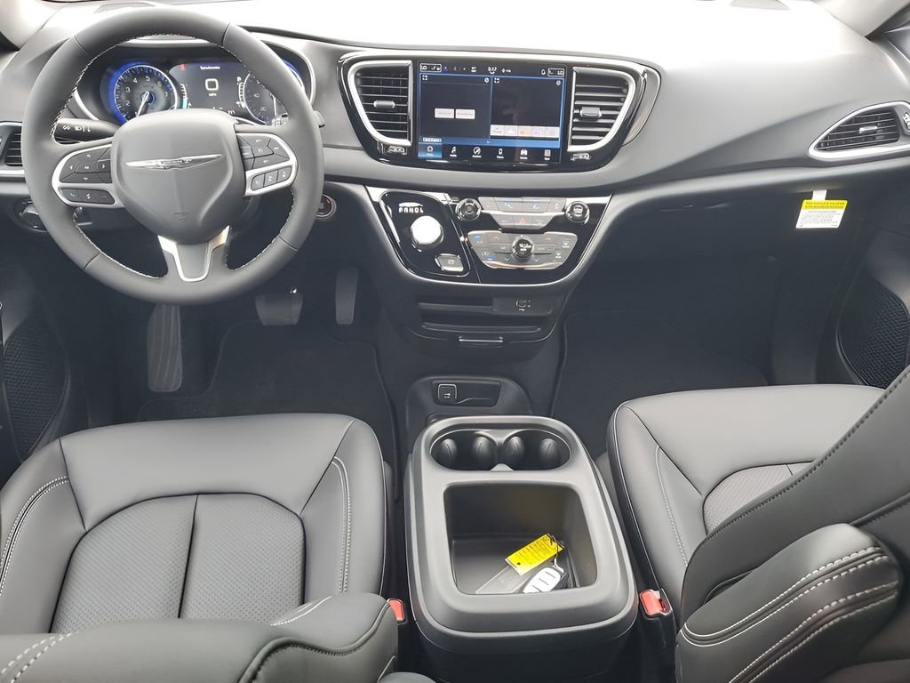 2026 Chrysler Voyager LX - Photo 24